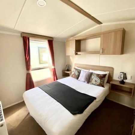 ホテル Swift Loire Jaywick Sands エクステリア 写真